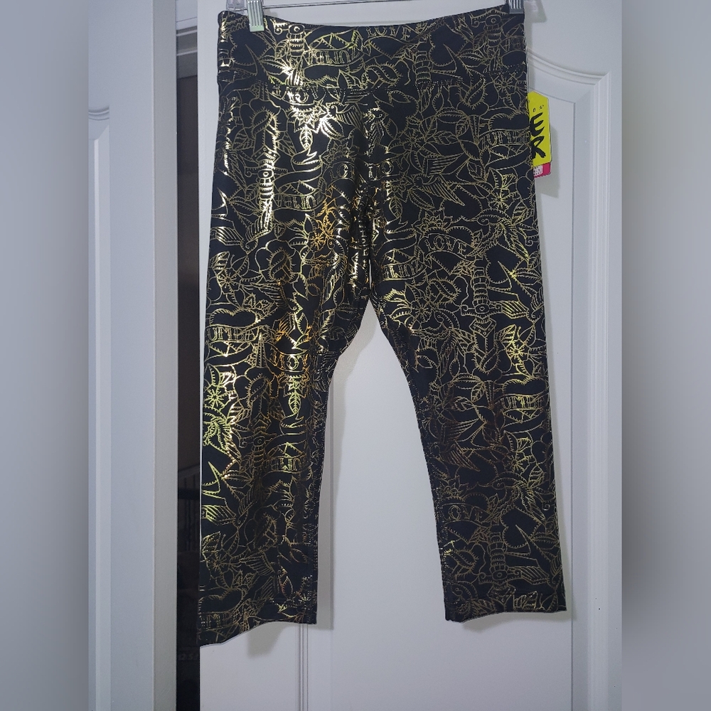 ZUMBA LOVE Metallic Capri Leggings
